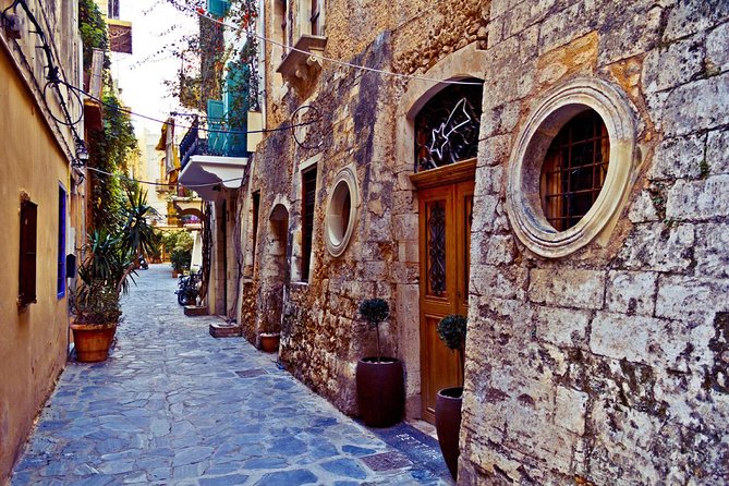Chania old town and around private tour (price per group of 6) - Venizelos Graves: panoramic views when you want a pause