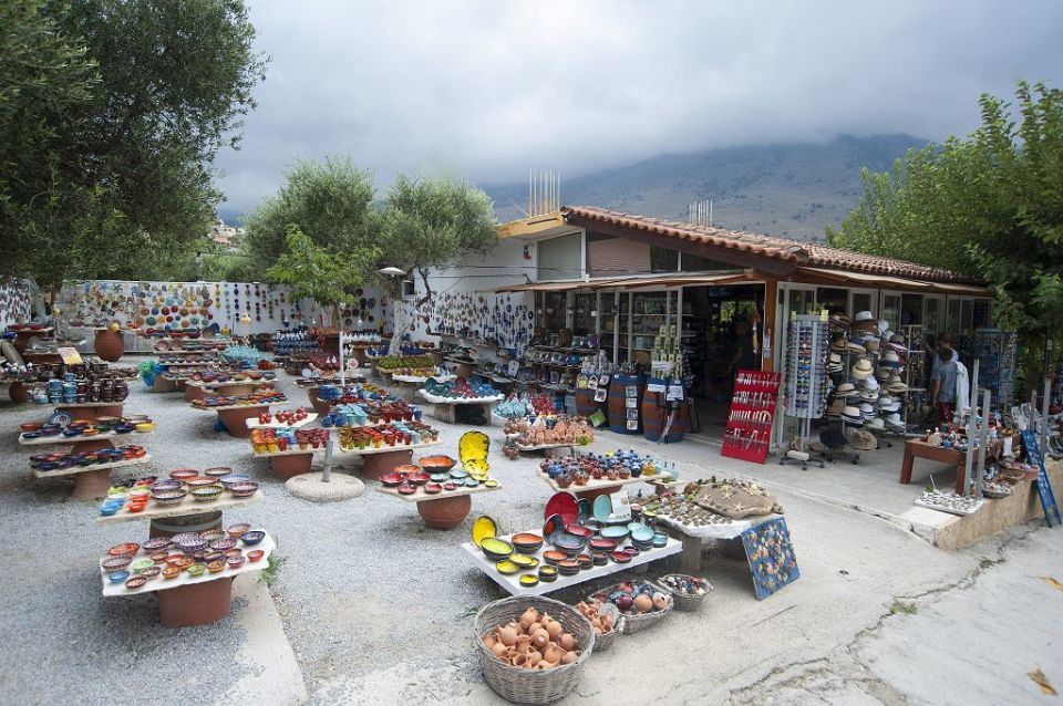 Crete: Chania, Lake Kournas and Rethymno Tour - Rethymno: Ottoman Details, the Venetian Fortress, and Harbor Coffee