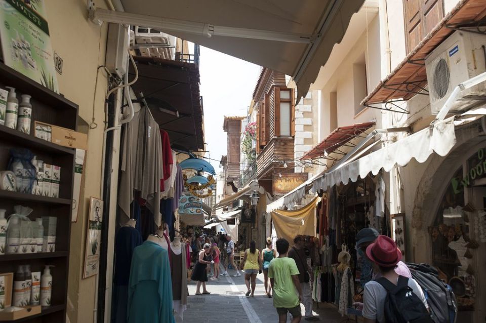 Crete: Chania, Lake Kournas and Rethymno Tour - Guide and Driver Quality: The Difference Between Seeing and Understanding