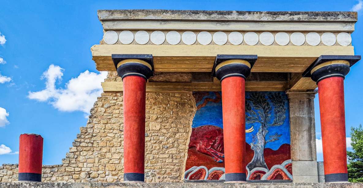 Crete: Knossos Palace, Heraklion City, Market Guided Tour - First stop: coach ride and a photo-and-arrival rhythm