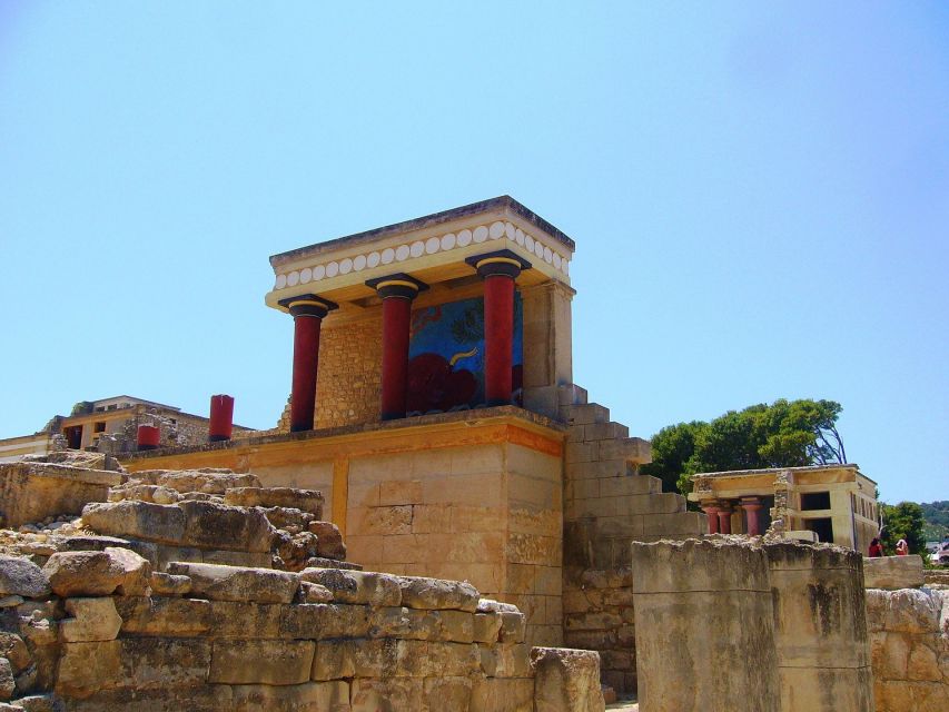Crete: Knossos Palace & Heraklion Guided Tour - The day-trip rhythm: buses, heat, and keeping your feet happy