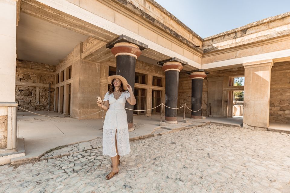 Crete: Palace of Knossos E-Ticket and Audio Guide - Queen’s Megaron: blue dolphins and the reality of Minoan comfort