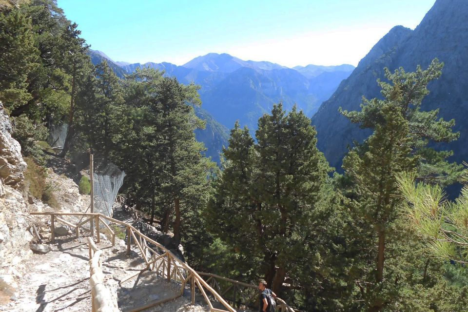 Crete: Samaria Gorge Hiking with transfer and expert Escort - Getting from your hotel to the trail: transfers that matter