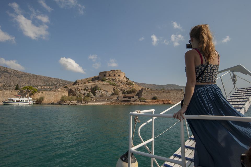 Crete: Spinalonga, Agios Nikolaos and Elounda with BBQ Lunch - Agios Nikolaos and Lake Voulismeni: shops, coffee, and a relaxed finish