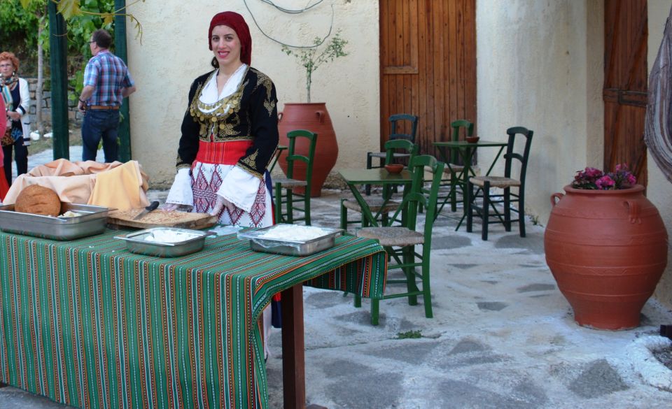 Crete: Traditional Dance Show and Buffet Dinner with Wine - Pickup and meeting points: the one thing to get right