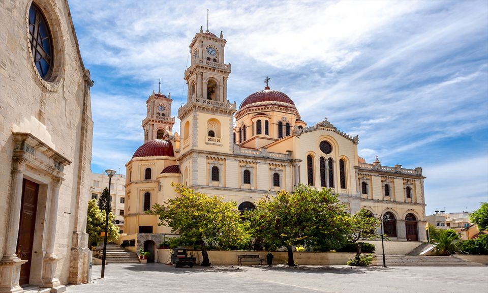 Day Trip To Heraklion City Center & Market & CretAquarium - Liberty Square, Lions Square, and Daidalou: getting your bearings fast in Heraklion