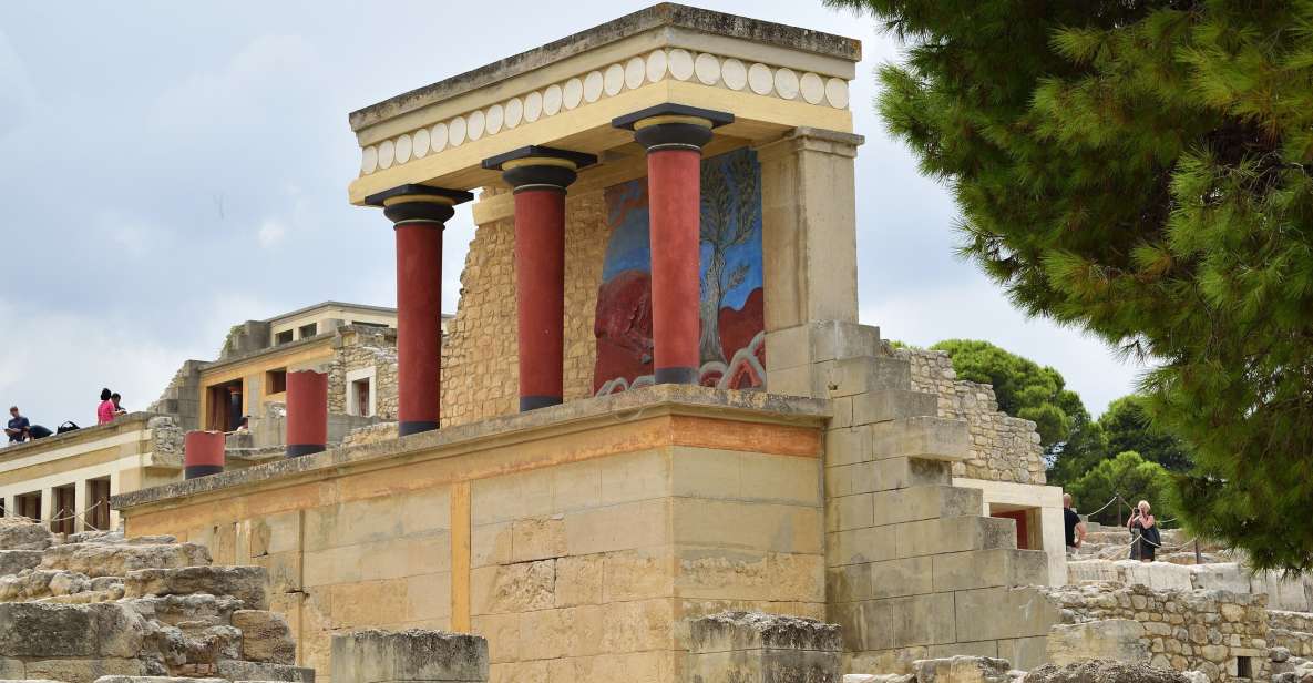 From Chania: Knossos Palace and Heraklion Full-Day Tour - Rethymno old town stop: a Venetian taste on the way back