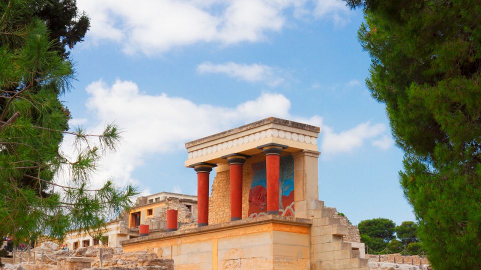 From Heraklion: Historical Center City Tour & Knossos Palace - Free time in Heraklion: market wandering and lunch breaks