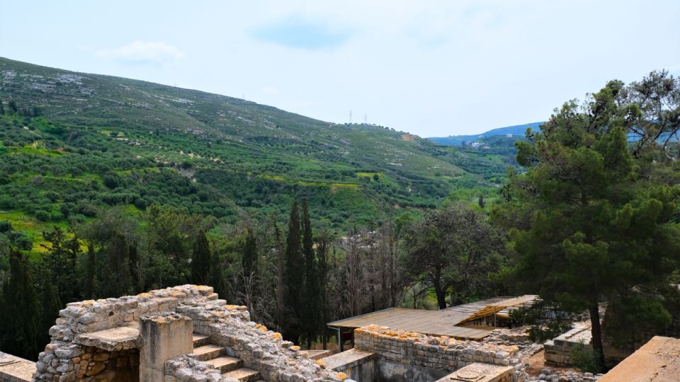 From Heraklion: Historical Center City Tour & Knossos Palace - The Archaeological Museum option (self-guided)