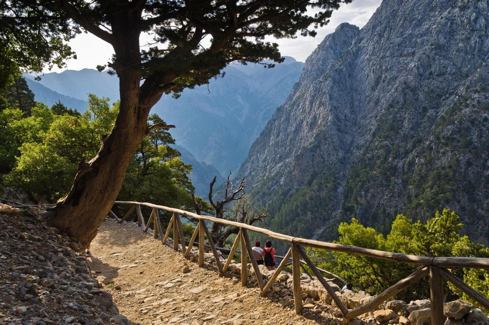 From Rethymno: Samariá Gorge Full-Day Hike - Omalos to the Gorge Entrance: Breakfast Options and First Steps