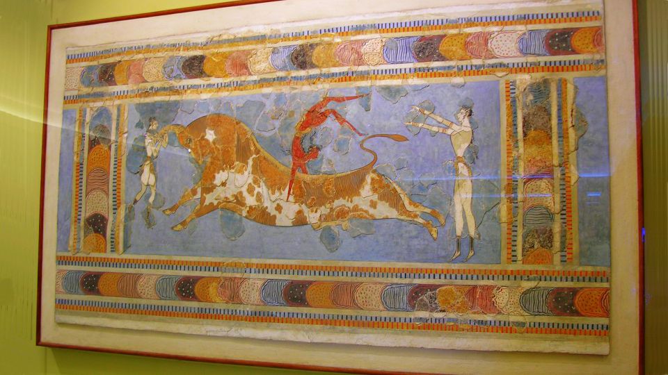 Heraklion Archaeological Museum Ticket & Audio Guide - Minoan standouts to hunt for: Phaistos Disk and bull-leaping scenes