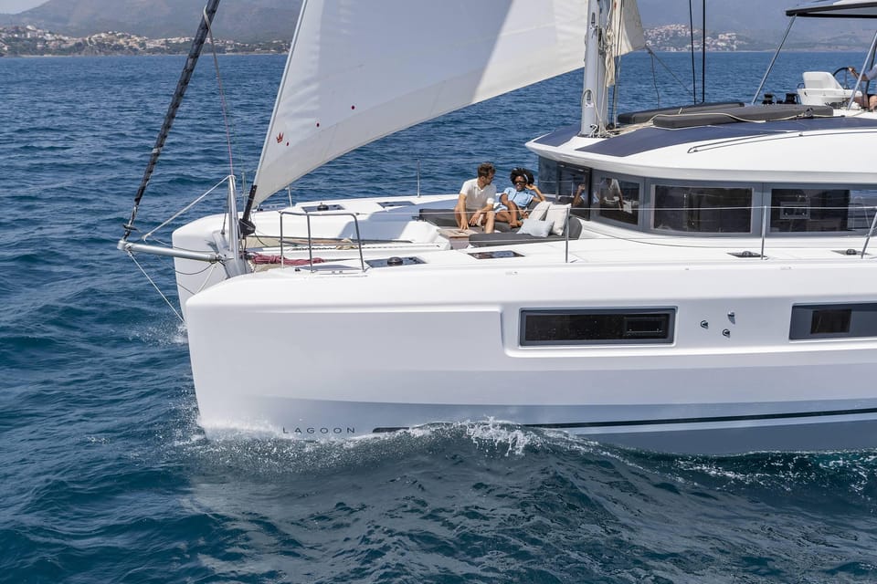 Heraklion: Dia Island Luxury Catamaran Cruise with Meal - Morning cruise vs sunset cruise: pick the vibe you want