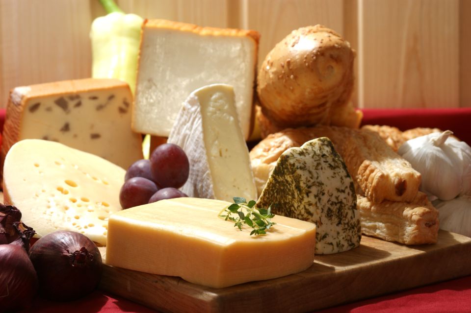 Heraklion: Food Tastings Walking Tour - Wine and raki tastings with Bronze Age roots