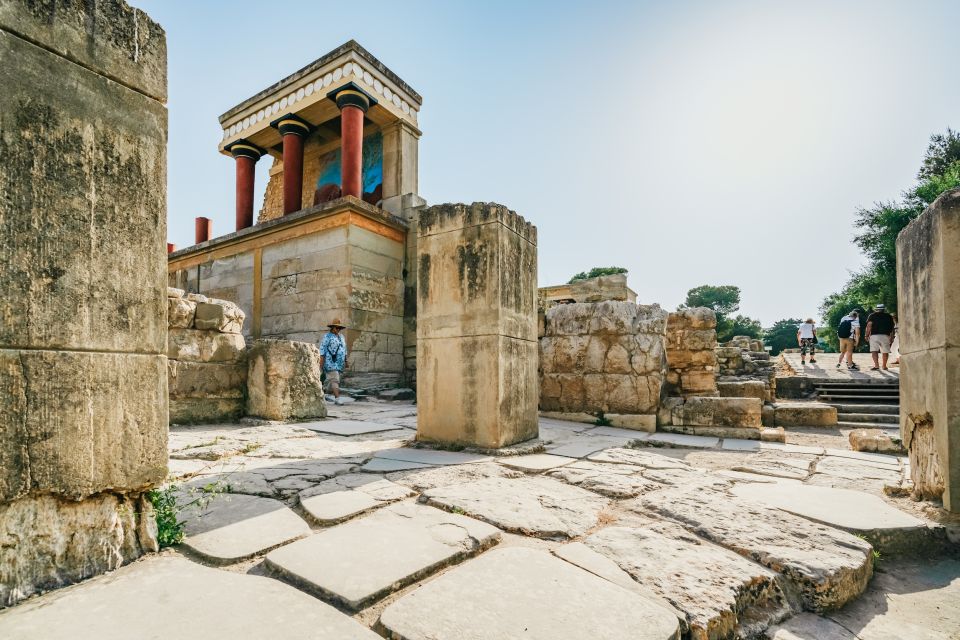Knossos: Knossos Palace Skip-the-Line Guided Walking Tour - Group size, headsets, and comfort on a hot Cretan day