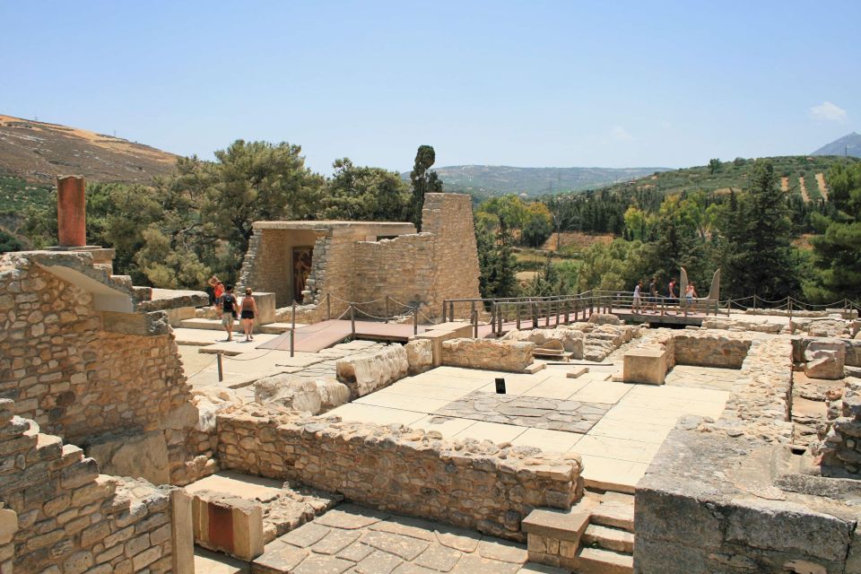 Knossos Palace & Heraklion Full-Day Tour from Chania Area - Knossos Palace: seeing the Minoan story in the right order