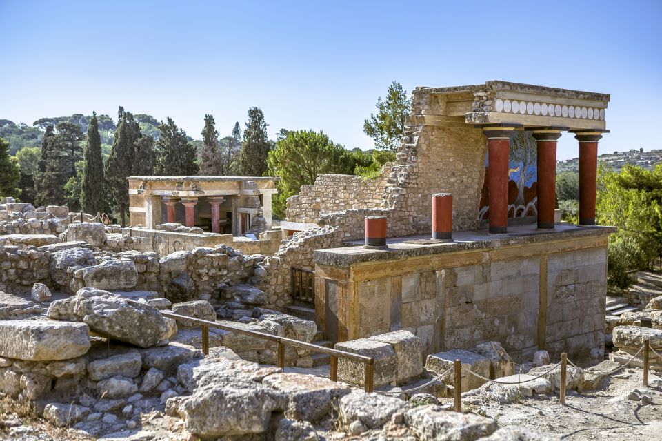 Knossos Palace Skip-the-Line Ticket & Private Guided Tour - Why a private archaeologist guide matters at Knossos