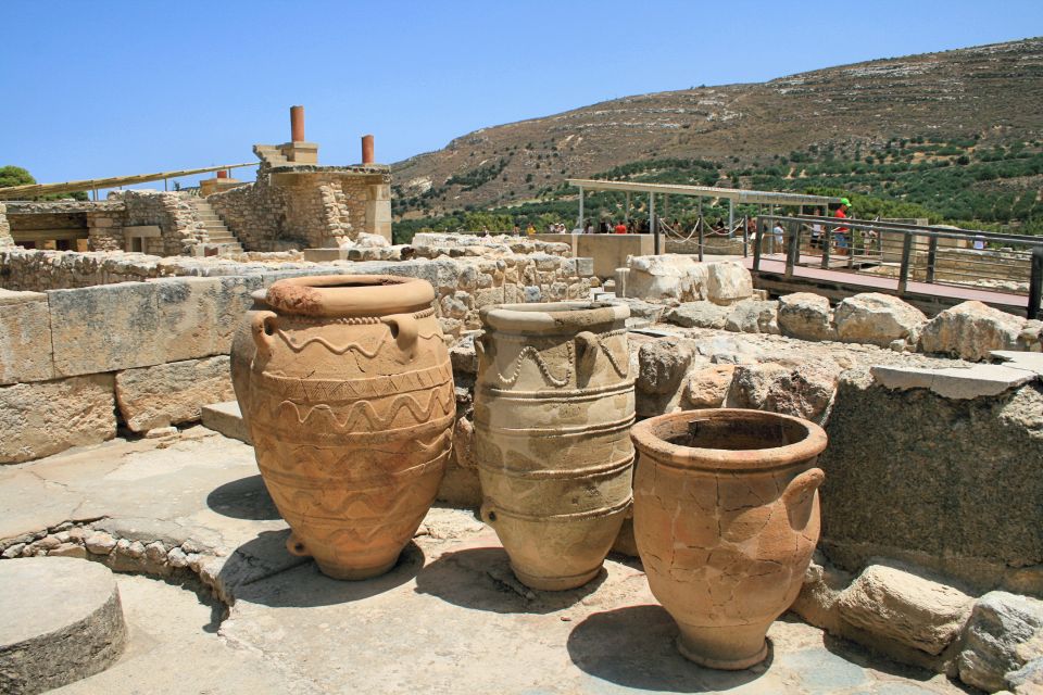 Knossos Palace Skip-the-Line Ticket & Private Guided Tour - Inside the palace: corridors, room counts, and the five-story claim