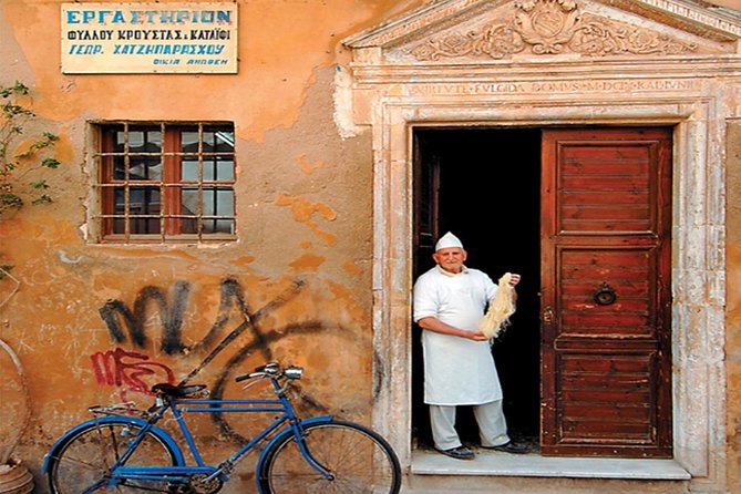 Rethymno Walking & Gastronomy Tour - Mezedes lunch with wine and raki in an old Venetian-era building
